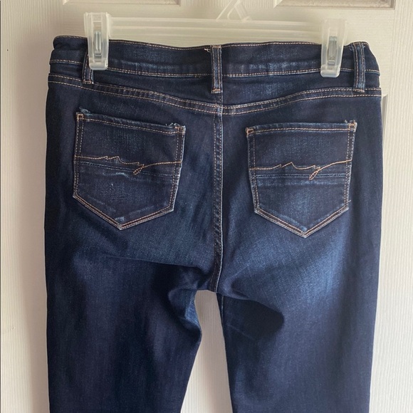 Blue Skinny Jeans Soho NY & Co Size 6 Dark Wash and Subtle Fading Relaxed Fit - Picture 5 of 7